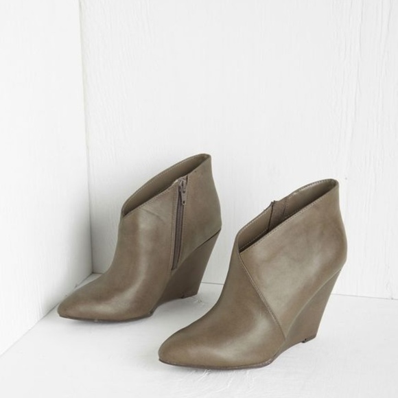 seychelles wedge booties